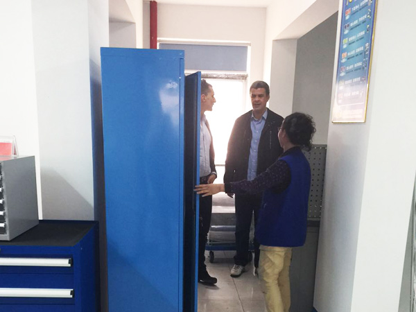 外貿客（kè）戶參觀（guān）免费的十八款禁用APP展廳